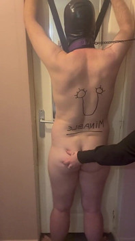 Bağlanmış ve aşağılanmış bir itaatkâr