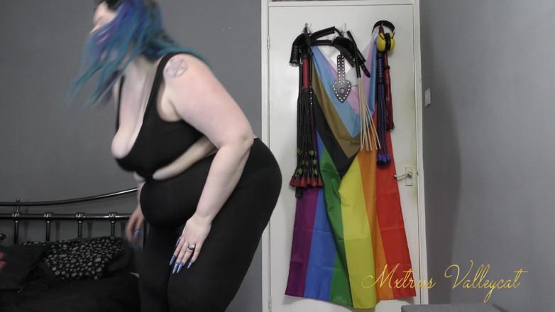 Mxtress Valleycat: Sun salutations