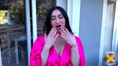 ディディは、彼女の大きなおっぱいで、2本のチンポに犯されます