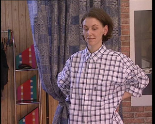 YOUR FIRST PORN: Behaarte maike Zieht sich aus - la pelosa maike si toglie...