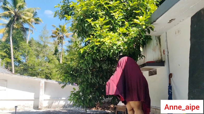 Anne Ipe: Une Indienne pulpeuse en veste blanche se déshabille pour la...