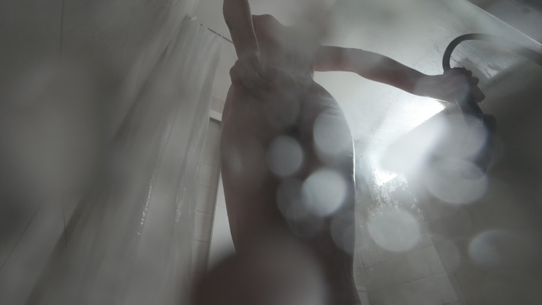 ScottishSweetie: Tight Hairy Pussy Pissing in the Shower