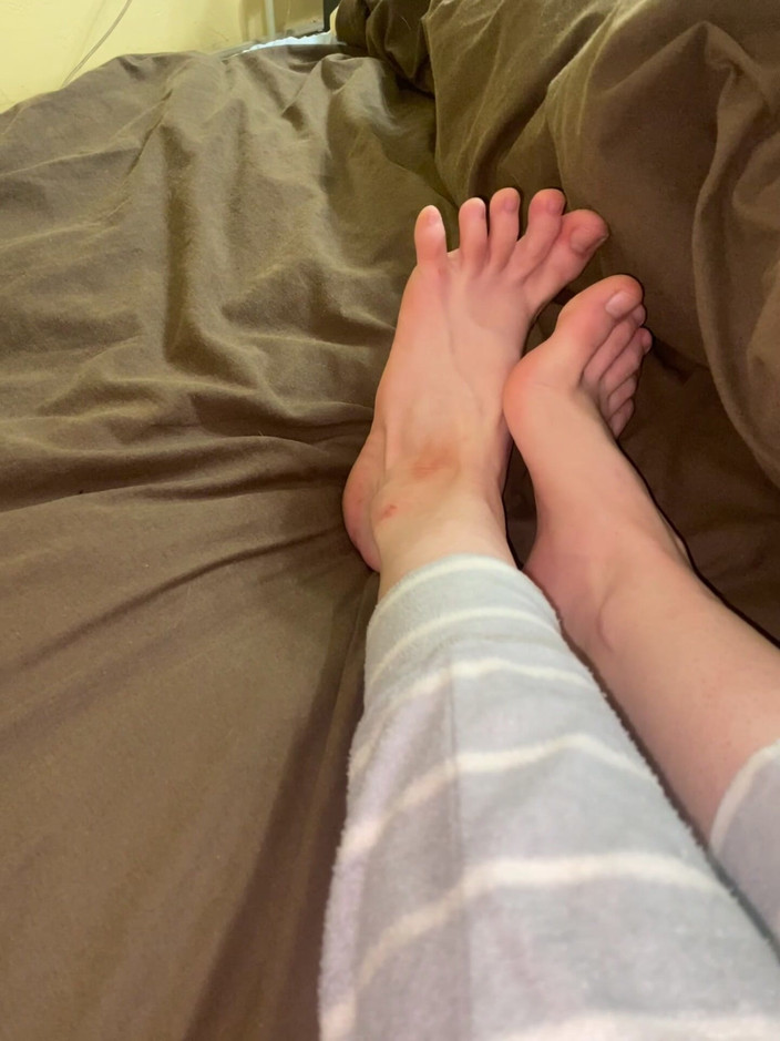 Princess Aisha: Sexy dedos de los pies jugando