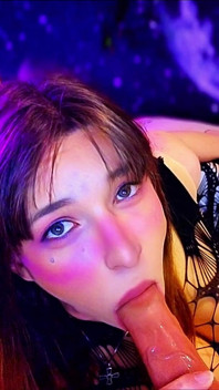 Awek transeksual cantik suka menghisap zakar besar