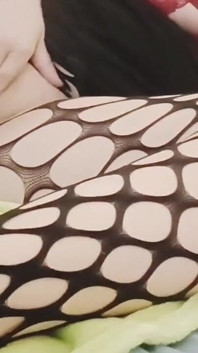 Seksi külotlu çorapla süper azgın orta yaşlı seksi kadın orgazm oluyor