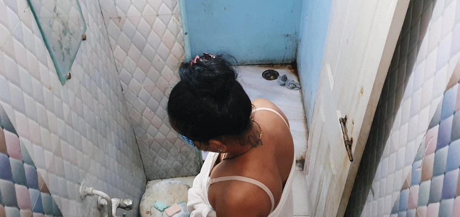 Anu4sum: 義兄は彼女が入浴している間に義理の妹を犯しました
