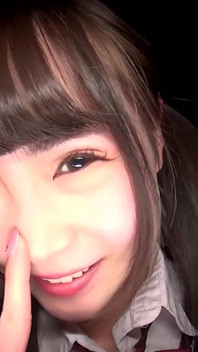 Momoka arisu छह सूती झाड़ू को अपनी नाक में धकेलती है और अपने बलगम के साथ कीचड़ बनाती है!