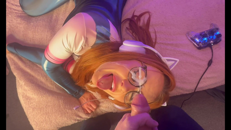 Mr Money Shot & Zoe Grey: 热辣的游戏玩家女友打断游戏给男友直到