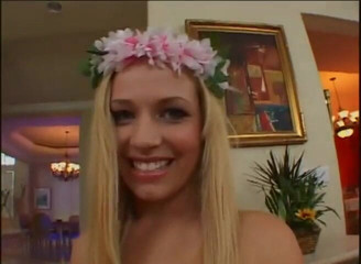 Straight to anal: Linda rubia analmente follada en bang en primer plano