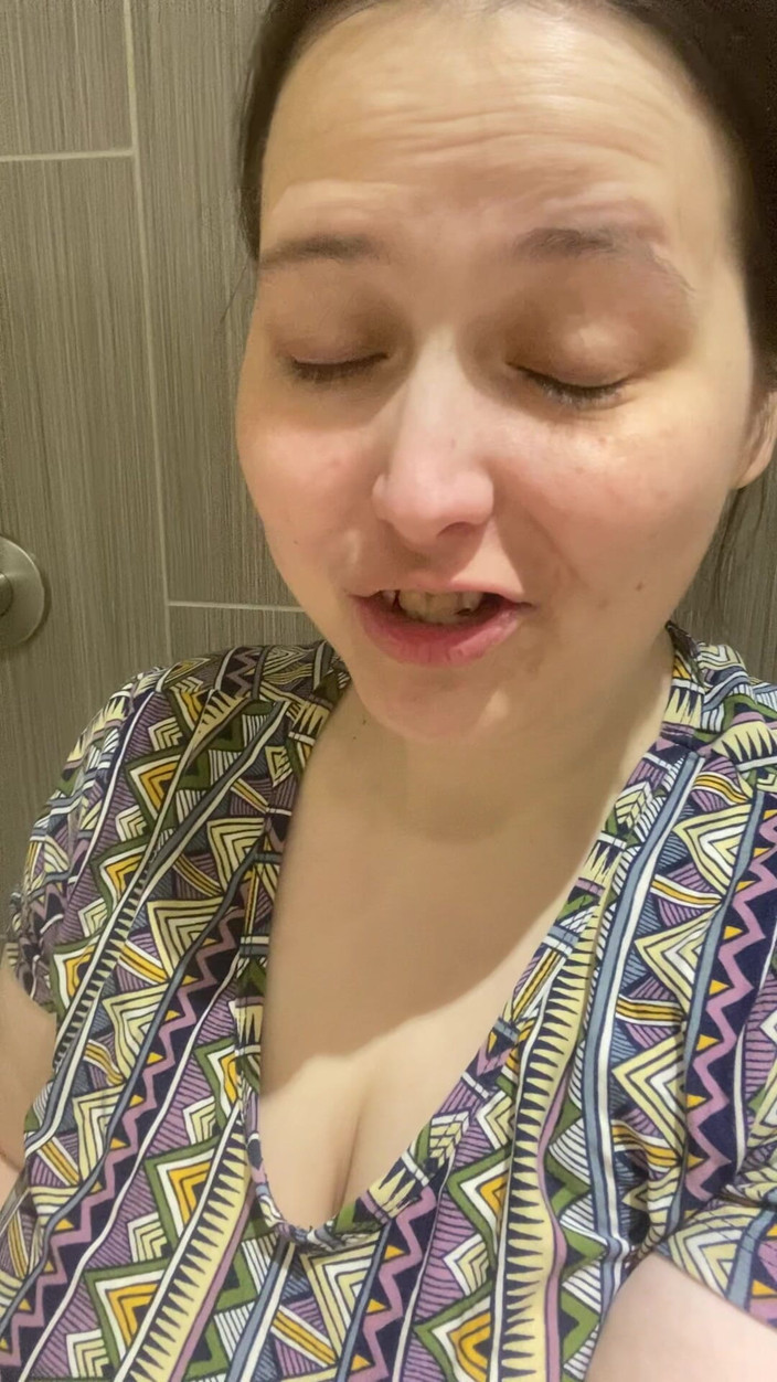 MissChrystalline: Orgasm in the Bathroom Stall