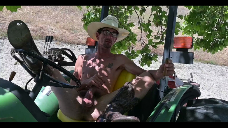 Joe Iandola: Cowboy smoke zigarre wichst auf Traktor