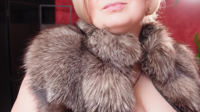 Arya Grander: Mijn hete bontjascollectie - deel 1 - fetisj-milf Arya Grander