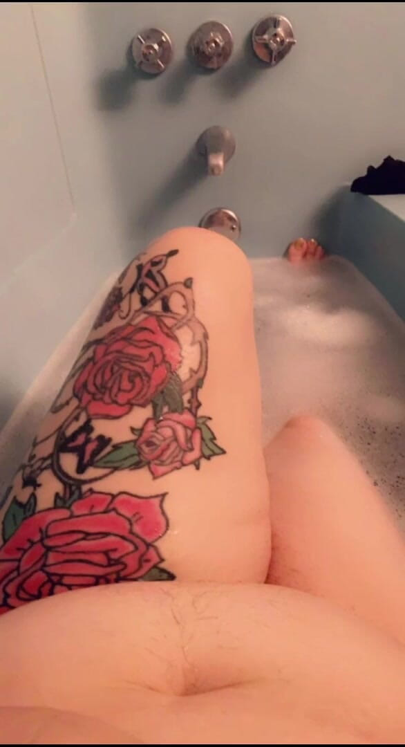 Curvyliz9: Tesão no chuveiro