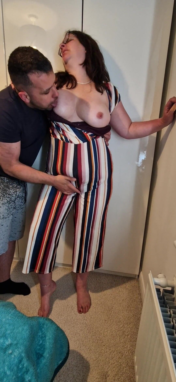 MrLoverMan: Красиву sexxxymomma відтрахали в її волохату пизду, анальну пробку в її дупу і трохи анального сексу зі спермою на її великі цицьки!
