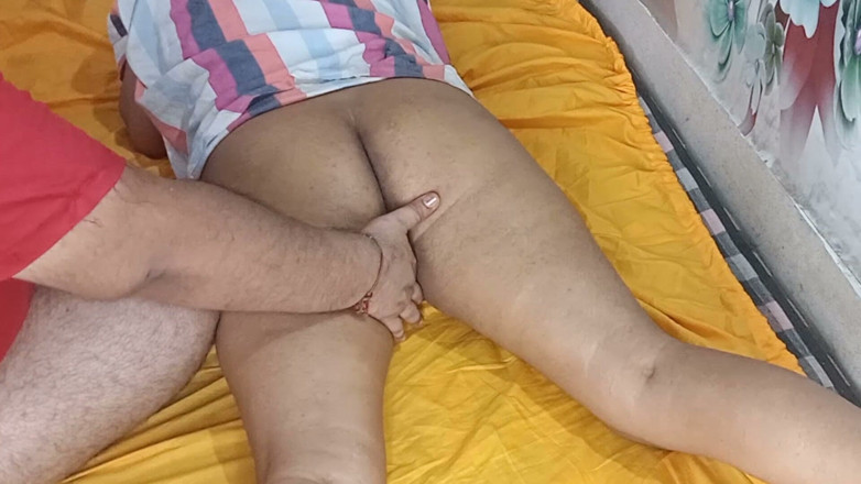AnnielLo: Boyfriend Fingered Deep Her Girlfriend Until She Squirts Everywhere