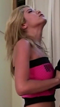 MILF blonde menunggang kote hitam besar dalam setiap lubang