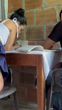 Saya mengunjungi teman saya biarawati dan menidurinya dengan kebohongan.