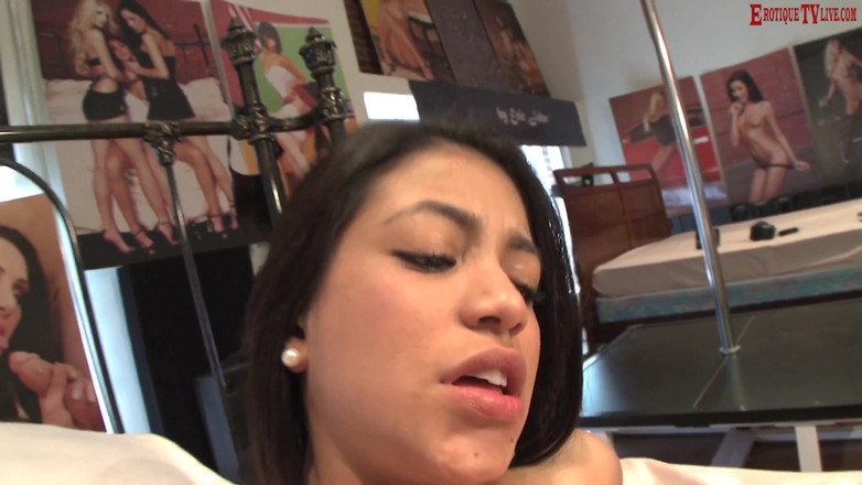 ErotiqueTVLive: Veronica Rodriguez和eric John - 真正的情侣在ErotiqueTV上用狂喜、高潮和内射满足对方