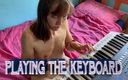 Wamgirlx: 在裸体中玩键盘