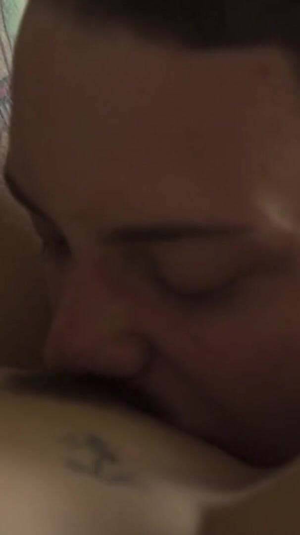 Hot tattooed teen gets spitroasted in threesome (Verso Cinema)
