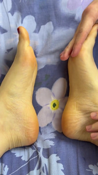 Mjuk fotmassage till min älskarinna