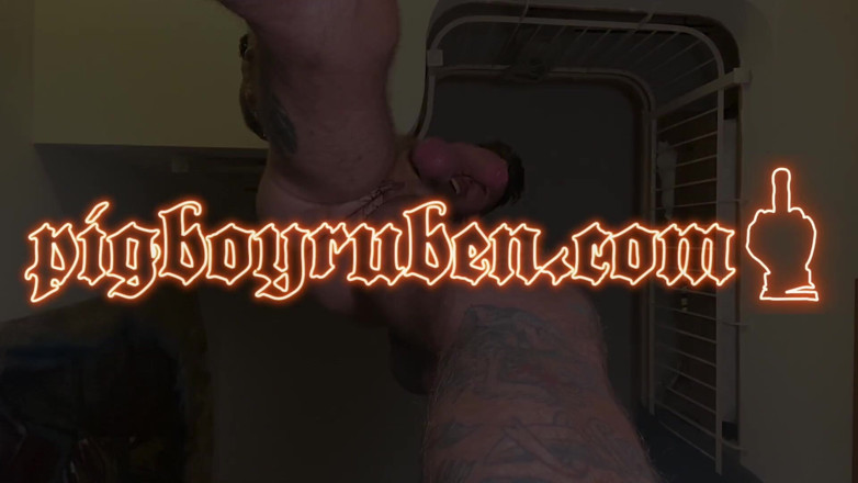 PIGBOYRUBEN: Fister pervy muda membuka pantat saya ke rosebud