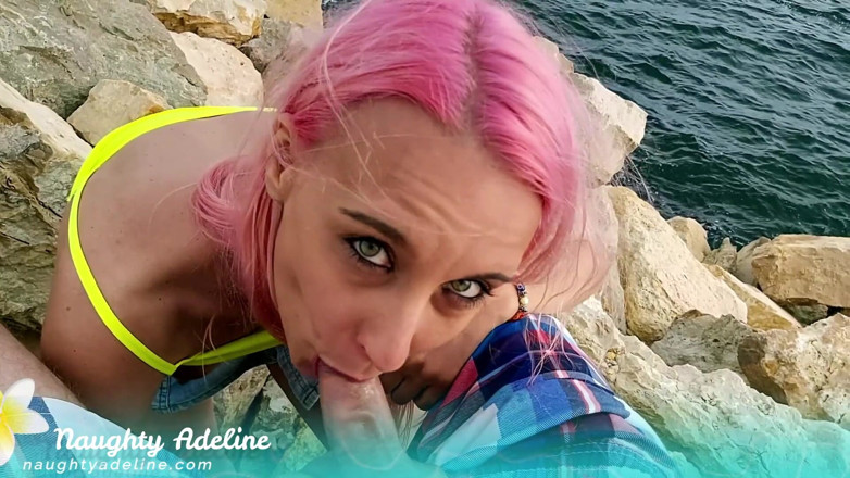 Naughty Adeline: Outdoor-blowjob am meer
