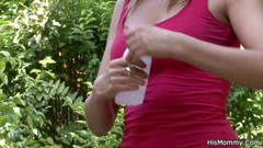 Taboo Teens: La matrigna che prende il sole seduce la ragazza del...