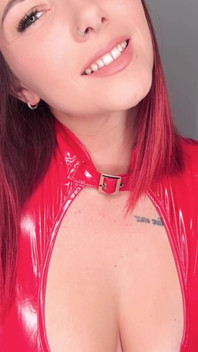 Nina en rouge