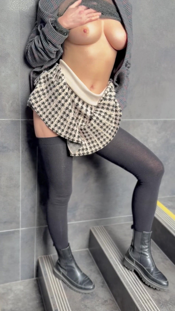 Sonya Pretty: Camina sin bragas