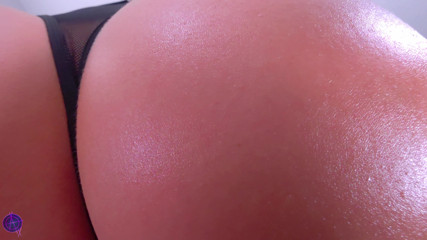 Nicky Rebel: Nia yüzüne oturuyor 4k