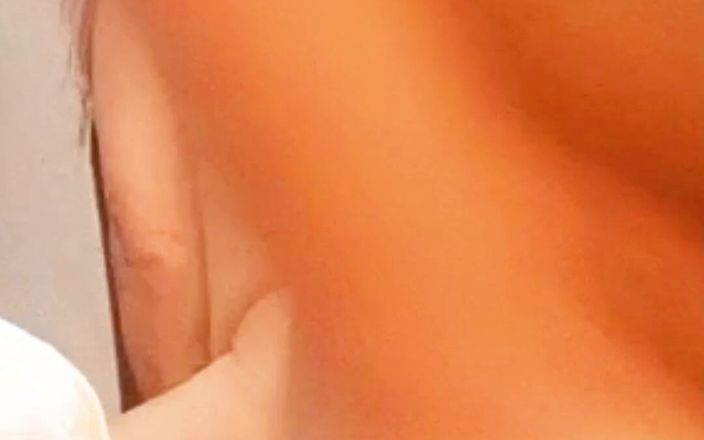 Sofixxx: Mă joc cu pizda mamei mele vitrege mature, îi place când...