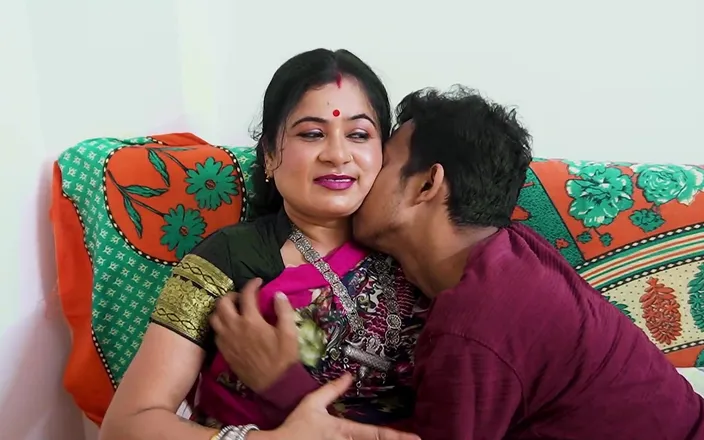 Xtramood: Sexy Aunty Romantic Sences Watch Her Debor Ji and Join...