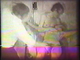 Vintage megastore: Классический фильм о бондаже с двумя чуваками, трахающими брюнетку в анал