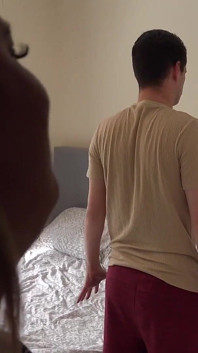 Ajudysxxx - azgın büyük memeli orta yaşlı seksi kadın maisie lewis arkadaşının üvey oğlunu baştan çıkarıyor