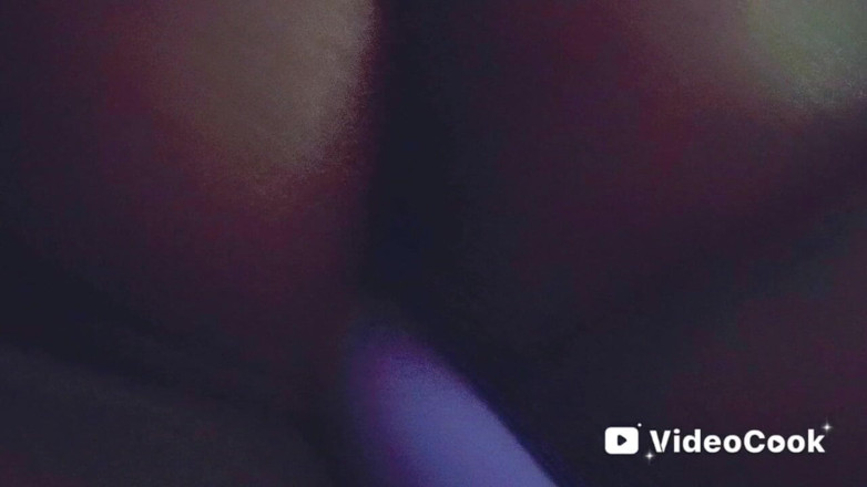 Lola Tha Pink Bunny: Игра с вибратором поздней ночью!!