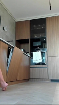POV: Du bist besessen von meinen füßen, während ich hausarbeit mache