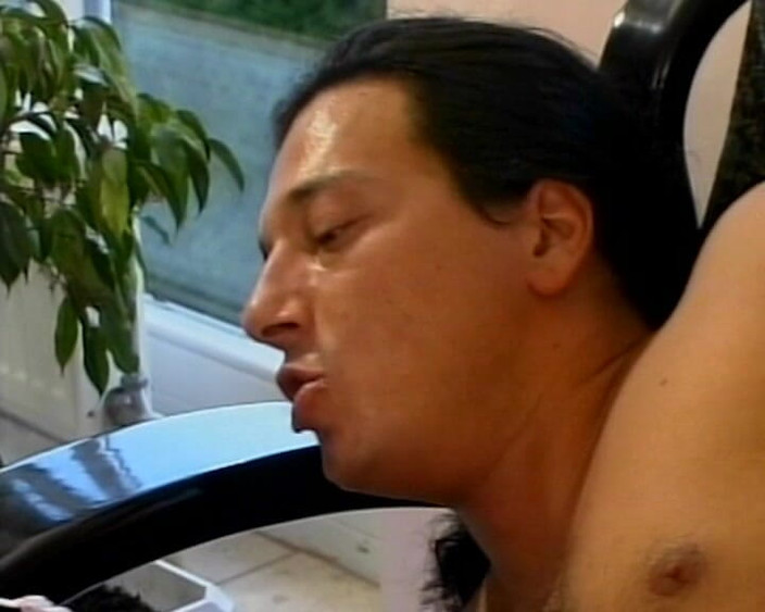 BB Video - Old School: Amateur Duitse milf huisvrouw met grote natuurlijke tieten wordt hard...