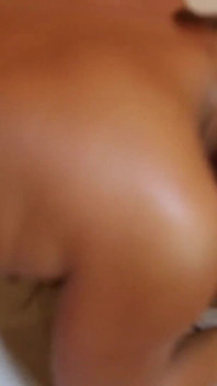 자지와 정액으로 채워진 유로섹스 푹신한 유럽 보지