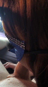 Miss holloway honeymoon dan mr grey lagi asik nyepong kontol besar sambil pakai masker
