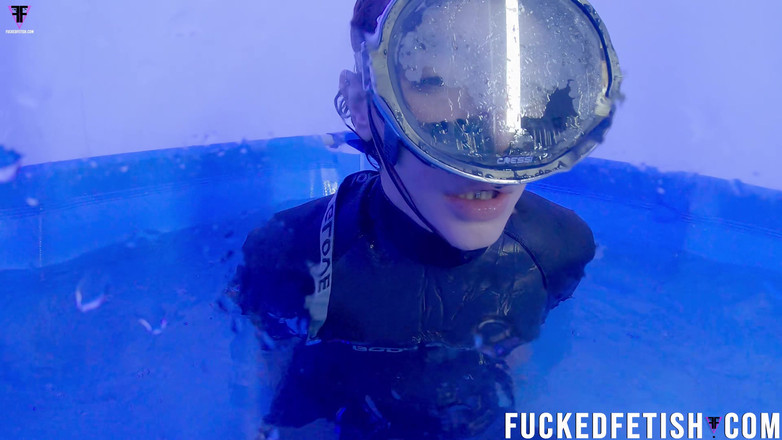 Fucked fetish: Sattira Diving Dream Co2, тренировка дыхания, прохладная комната у бассейна, неоп