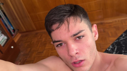 Lest Bear: Kırmızı gömlekli adam kendini tatmin ediyor