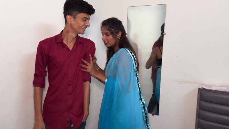 Desi Maal studios: La bella moglie combatte con suo marito e lo spinge...