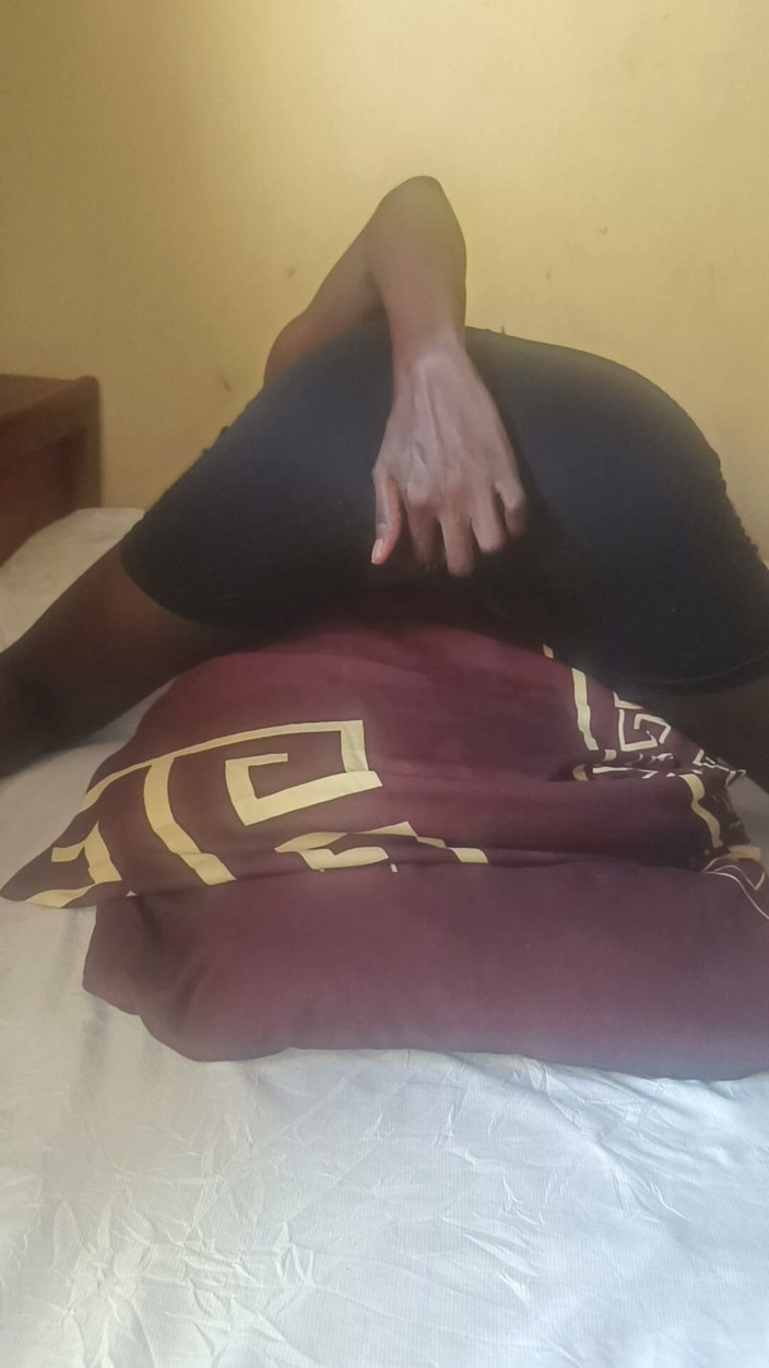 Dwuxxx: Bonggol solo kering di bantal saya