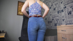 Teasecombo 4K: Blue jeans, culo provoca en espalda completa