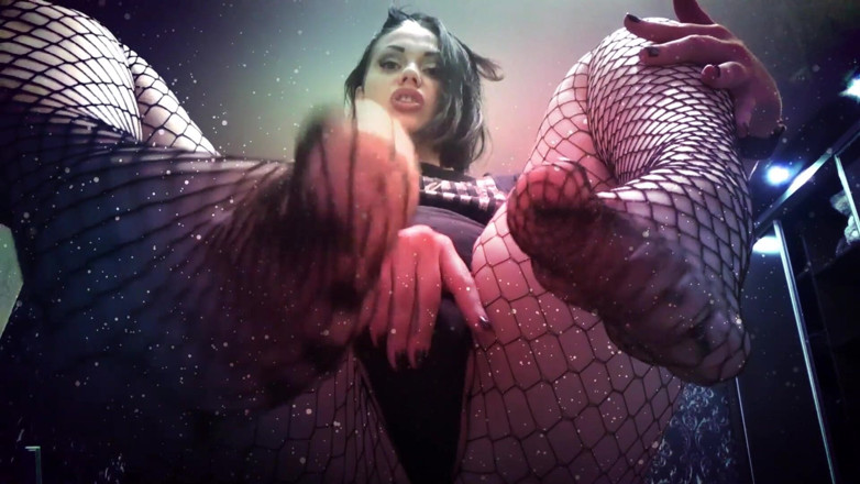 Goddess Misha Goldy: Você é fraco por meus pés em meia arrastão