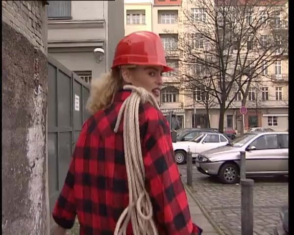 YOUR FIRST PORN: Extreem aftrekken met Andrea