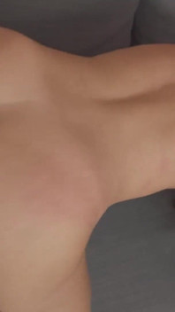 Matura, immatura, sexy bruna MILF con tette naturali perfette Vuole avventure e succhiare un cazzo