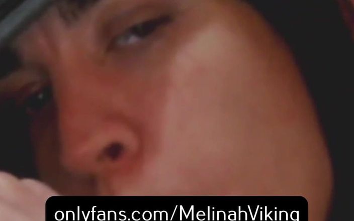 Melinah Viking: Krátké záběry zblízka