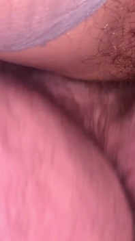 Baise en levrette dans des collants déchirés tournés par en dessous